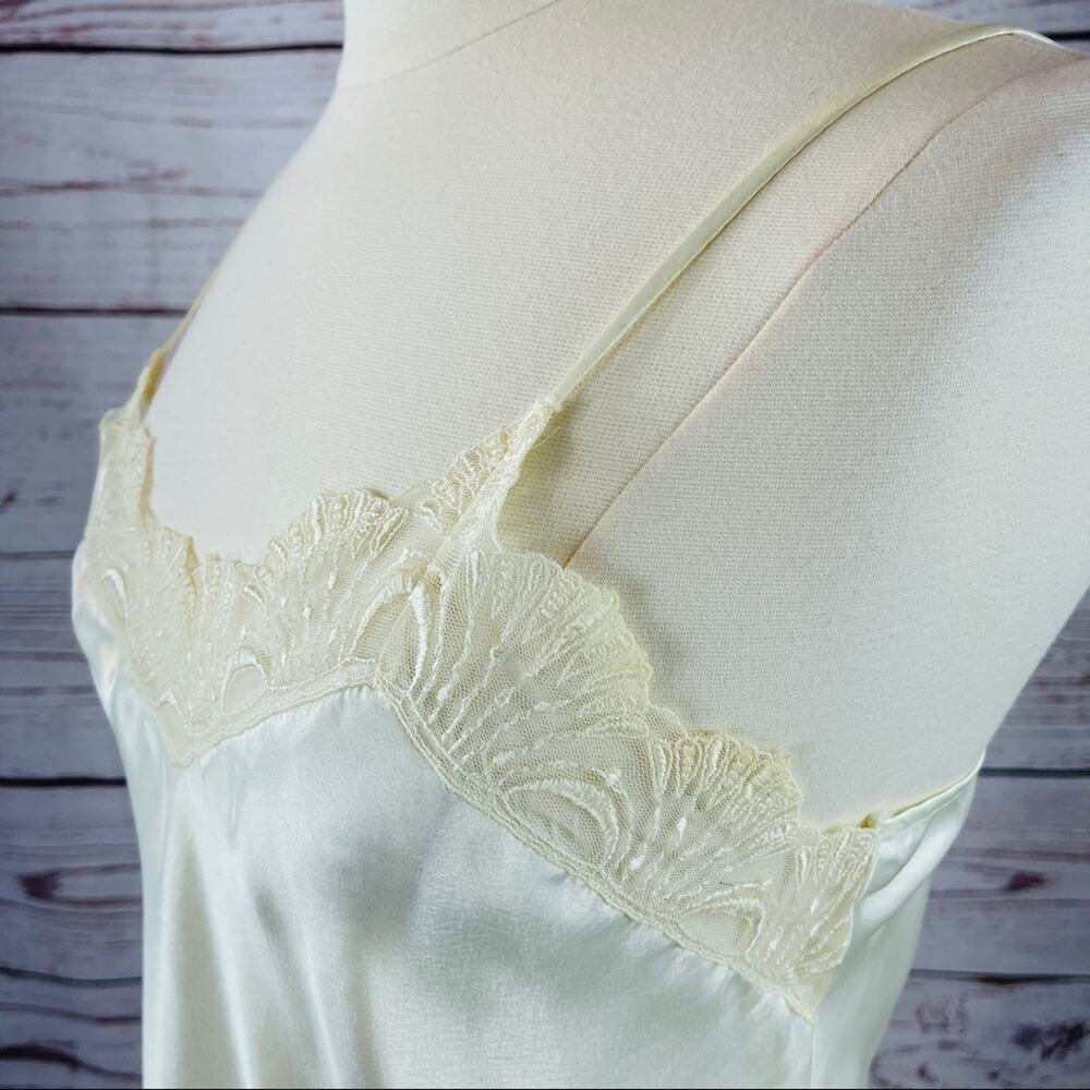 Victoria's Secret vintage ivory camisole lace - Picture 6 of 8